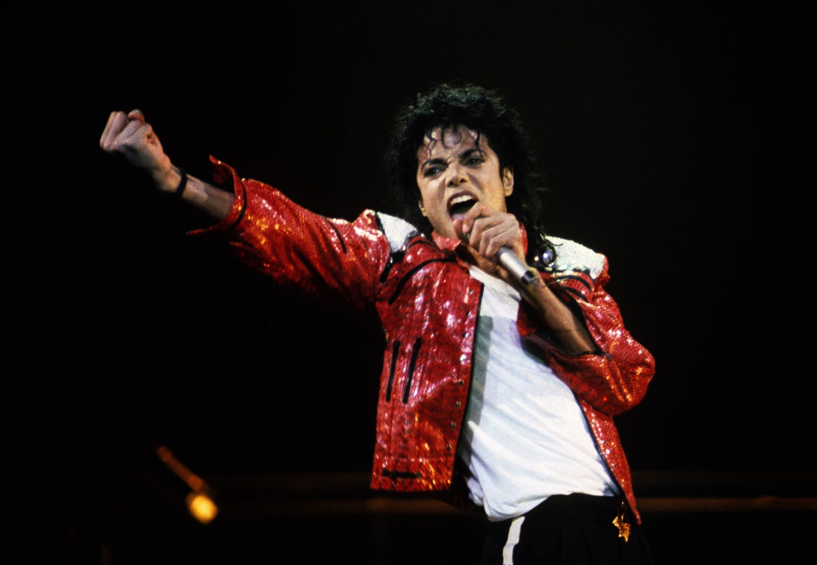 Album “Thriller” của Michael Jackson trở lại ngôi vương bảng xếp hạng sau hơn 40 năm