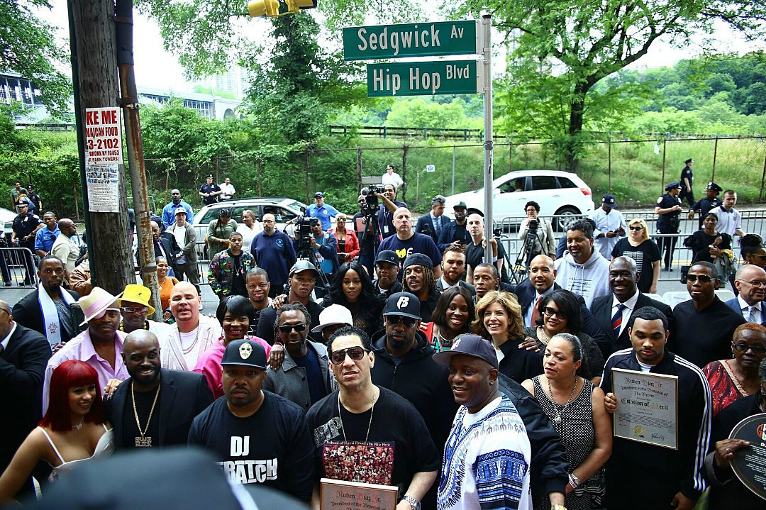 Đã 3 năm kể từ ngày có tên con đường Hip Hop tại Mỹ - Cùng xem lại lễ khánh thành tấm biển Hip Hop Blvd