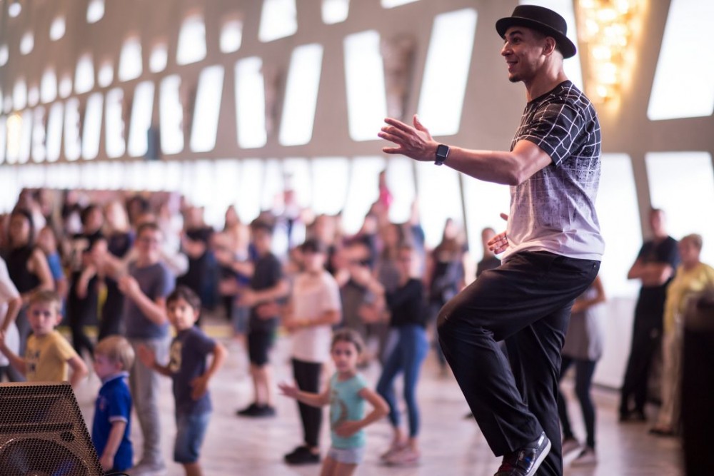 Ngày thứ 6: Trong loạt bài “Làm thế nào để tuyển sinh hiệu quả cho Dance Studio trong một tuần” – Tuyển sinh thông qua giới thiệu từ người quen