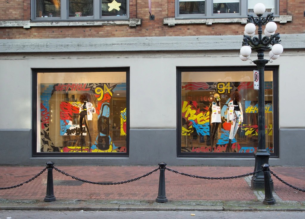 Nghệ sĩ Nguyễn Tấn Lực với mong muốn ứng dụng Graffiti nhiều hơn vào hình thức Window Advertising