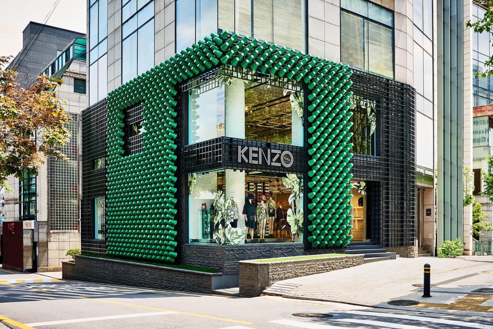 Nhà sáng lập thương hiệu BAPE chính thức ngồi vào vị trí giám đốc nghệ thuật của hãng thời trang Kenzo