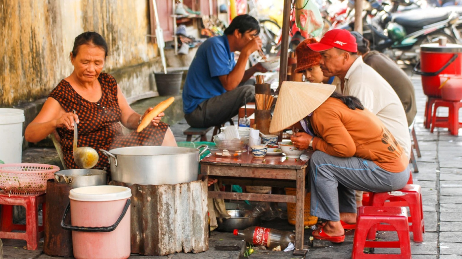 Những món ăn đường phố nào của Việt Nam đã vươn tầm quốc tế?
