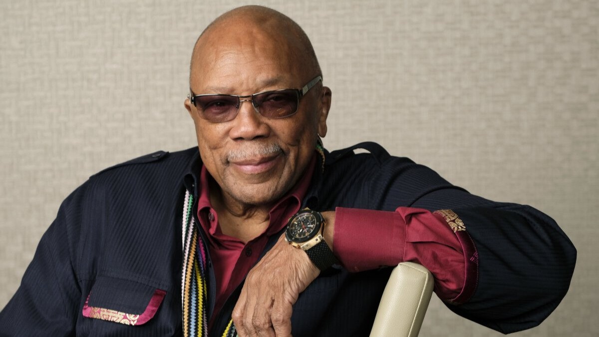 Quincy Jones - ông trùm âm nhạc từng làm việc với nhiều nghệ sĩ từ Frank Sinatra đến Michael Jackson, qua đời ở tuổi 91