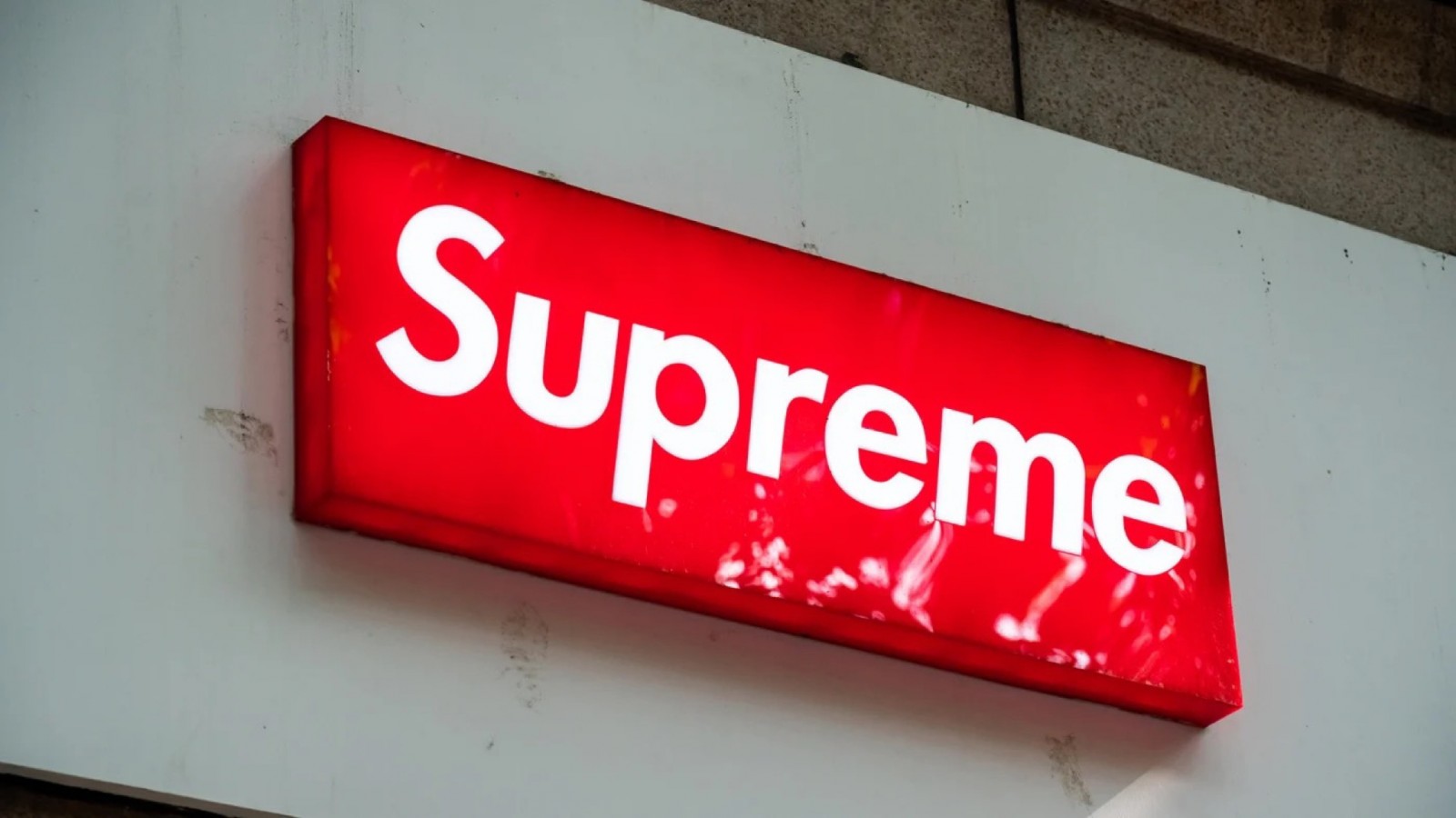 Supreme làm ăn như thế nào kể từ khi bán mình cho tư bản?