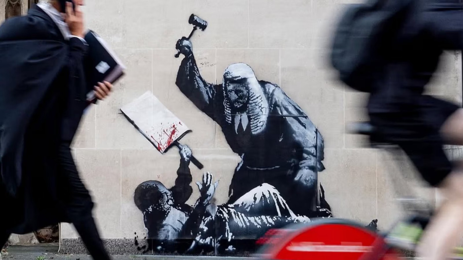 Tác phẩm mới của Banksy vừa xuất hiện đã có lệnh bị xoá bỏ!