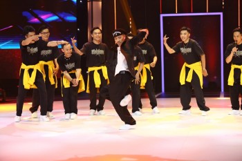 Bóc bộ trang phục của Giám khảo Việt Max trong những tập đầu tiên trên VTV3 của Vietnam's Best Dance Crew, và lý do cần nói đến bộ đồ này