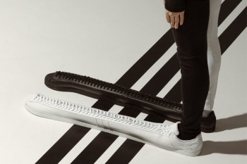Cận cảnh đôi giày adidas Superstar dài nhất thế giới chuẩn bị "ra lò", một sự kết hợp mới cùng Hip Hop