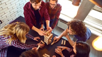 Cuối năm tụ tập, chơi gì để vừa vui vừa kết nối?