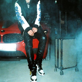 Đây là đôi Jordan có mức giá "khủng" được Rapper 16 Typh mang trong MV WALK ON DA STREET