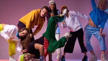 Điều gì dẫn đến số lượng học viên các lớp TikTok, Kpop nhiều hơn các lớp nhảy nền tảng?