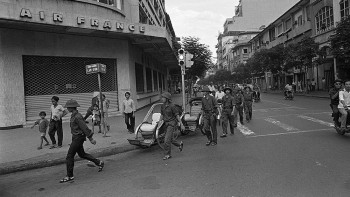 Đường phố Sài Gòn tuyệt đẹp qua lăng kính của một nhiếp ảnh gia người Pháp