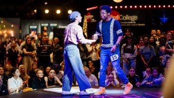 Hoà nhập nhanh hơn với cộng đồng Nhảy đường phố nhờ bộ từ điển sau