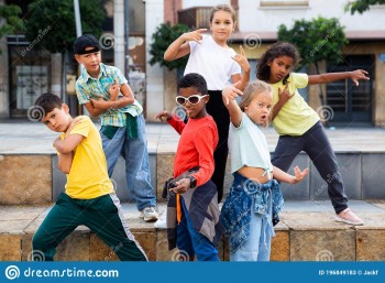 Những lợi ích khi cho trẻ đi học nhảy