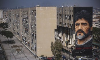 R.I.P Diego Maradona, cùng xem lại những bức Street Art của Cậu bé vàng được vẽ trên toàn thế giới