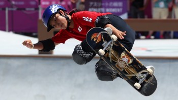 Sakura Yosozumi nối tiếp thành công cho tuyển trượt ván Nhật Bản tại kỳ Olympic bằng tấm Huy chương Vàng ở thể loại "Women's Park"