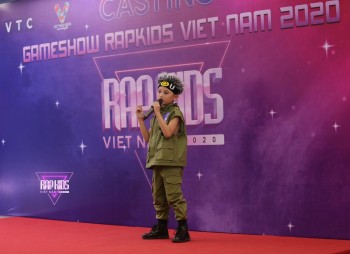 Tập 1 "Rap Kids Việt Nam 2020" điểm nhấn với nhiều thí sinh biết dùng nhạc cụ, còn Giám khảo và MC "lộ" nhiều hạn chế