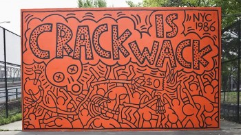 Thông điệp ẩn chứa sau bức Crack is Wack của Keith Haring
