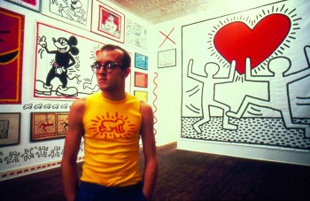 Uniqlo Việt Nam tái hiện buổi triển lãm đầu tiên của cố nghệ sĩ Graffiti Keith Haring bằng bộ sưu tập thời trang UT