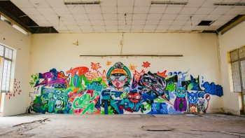 Xem qua một vài tác phẩm tại khu vẽ nhiều kỉ niệm của nhóm Graffiti Wallovers ở 129 Lê Văn Duyệt, Quận Bình Thạnh