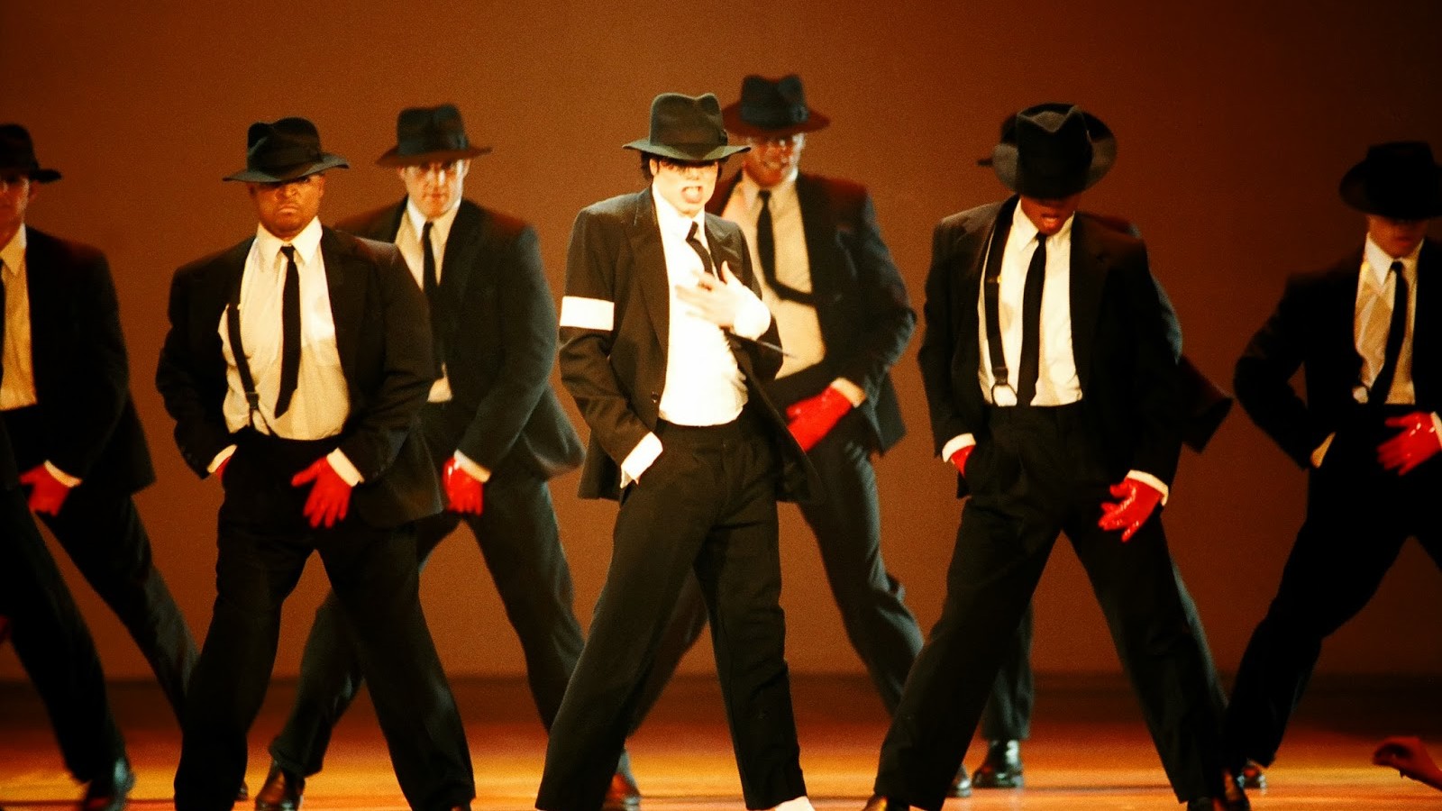 Vì sao màn diễn “Dangerous” của Michael Jackson tại VMA 1995 vẫn là tượng đài với giới dancer?